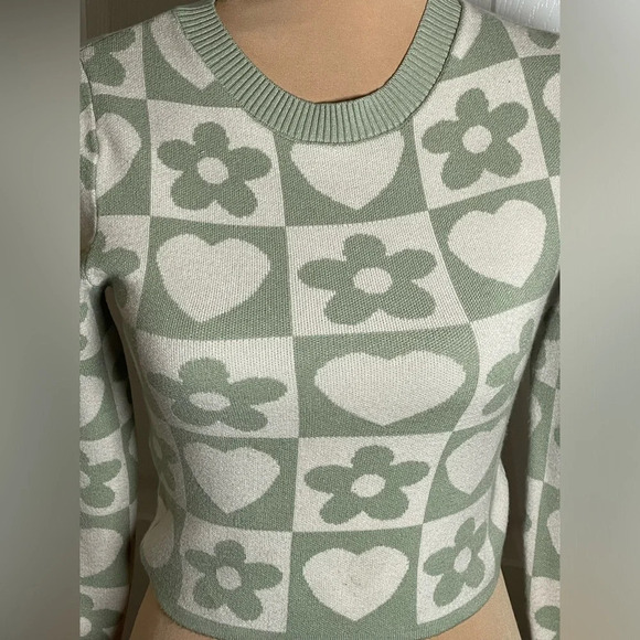 DEBUT~Heart and Flower Checkered Pattern Cropped Sweater Medium - Picture 3 of 7